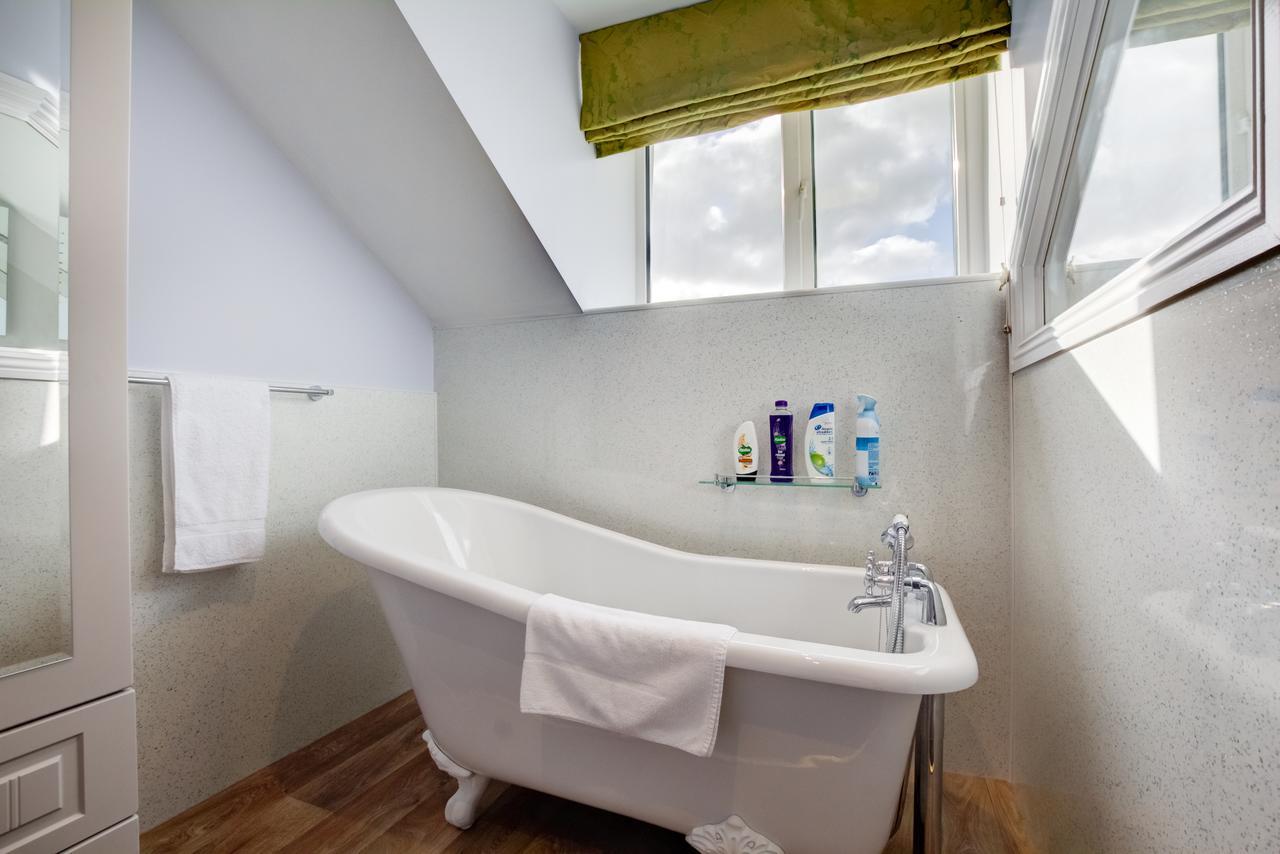 Single Room with Bath,639935160:JPEG