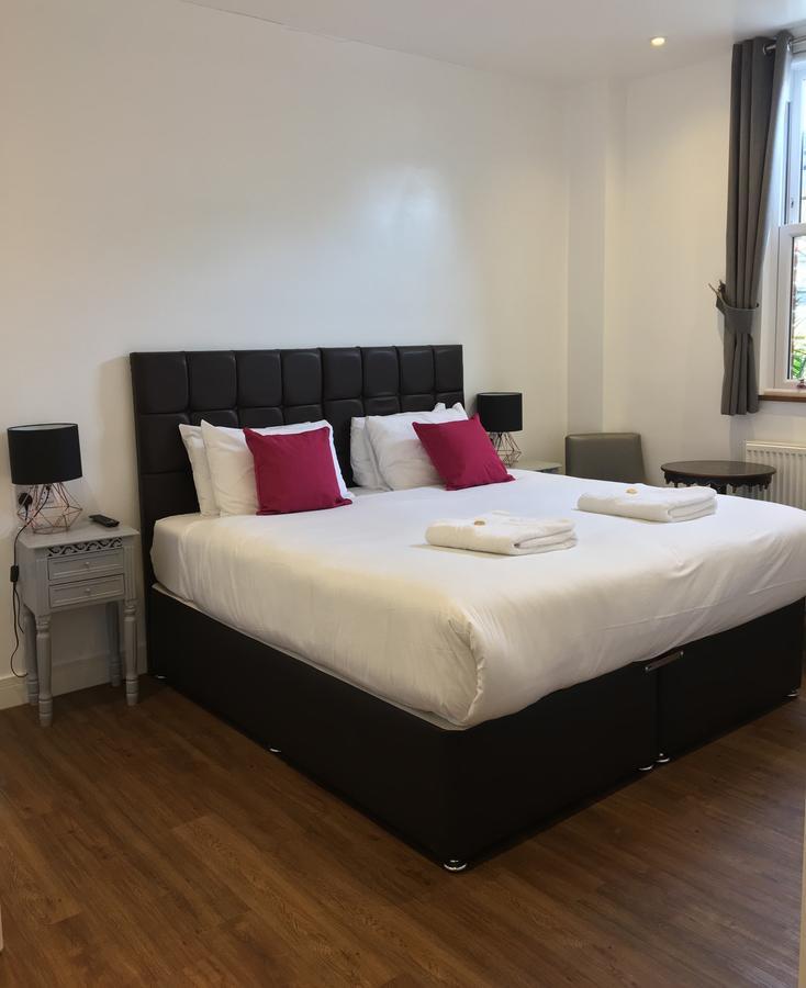 Superior Room with Air Conditioning (Pet Friendly)