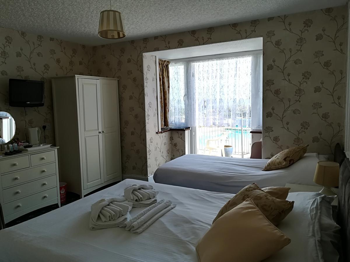 Triple Room with Pool View