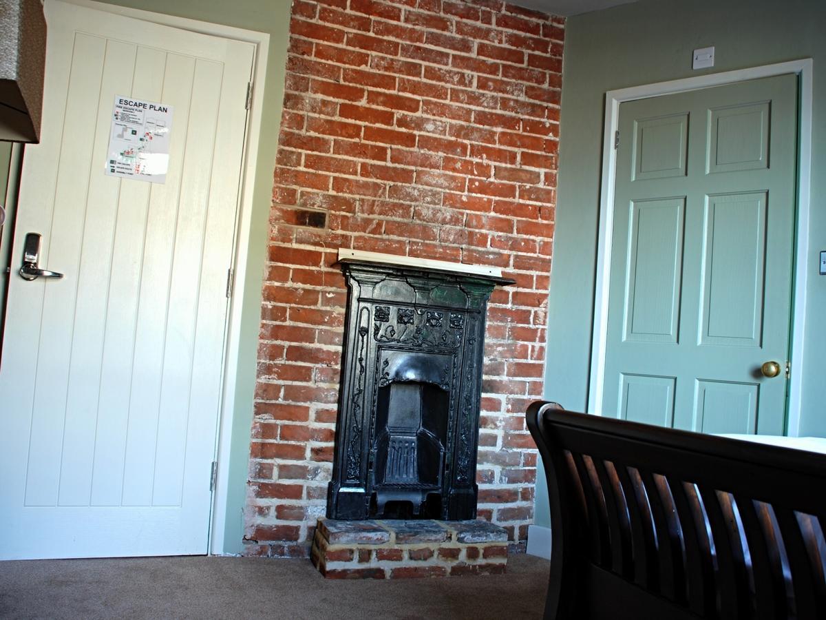 Double Room with Extra Bed,647878428:JPEG