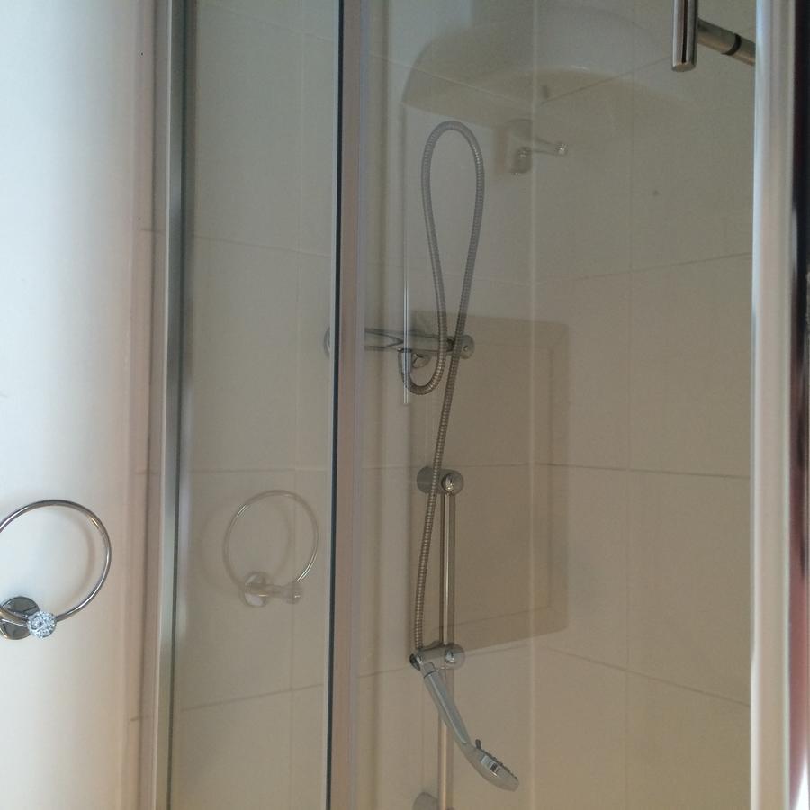 Quarto Individual com Casa de Banho Privativa