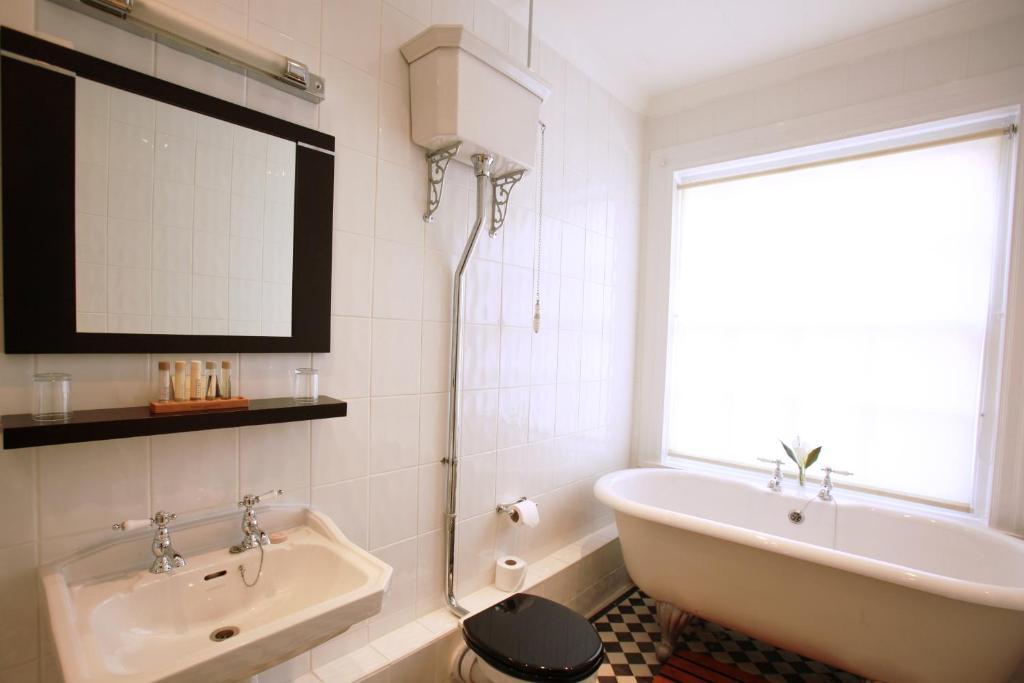 Honeymoon Suite