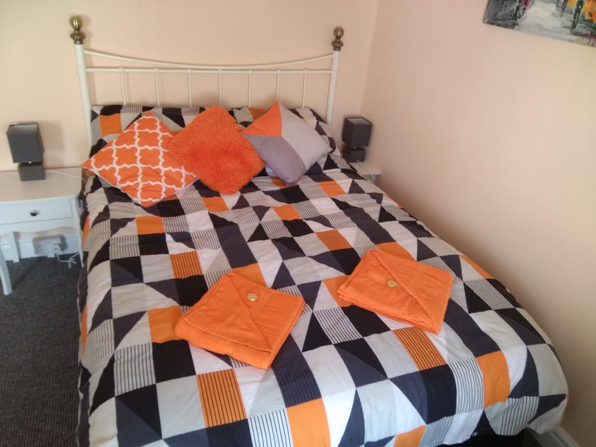 Family Room with En Suite (2 Adults + 2 Children),664915425:JPEG