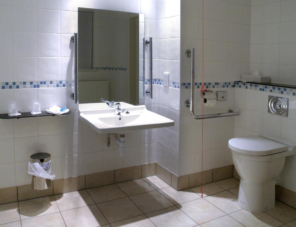 Chambre Double avec Douche Accessible en Fauteuil Roulant/aux Personnes à Mobilité Réduite