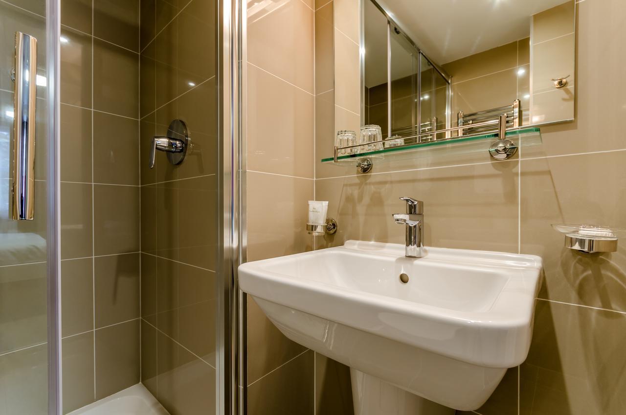 Quarto Individual Económico com Casa de Banho Privativa Separada