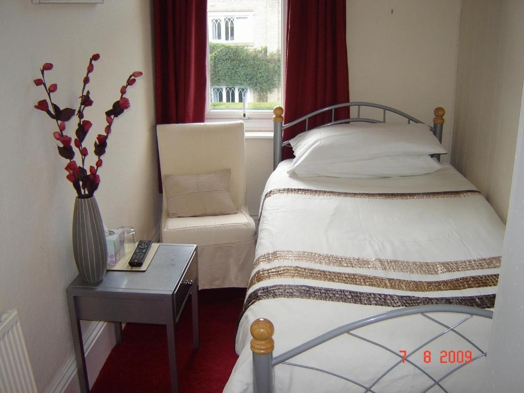 Quarto Individual com Banheiro Privativo