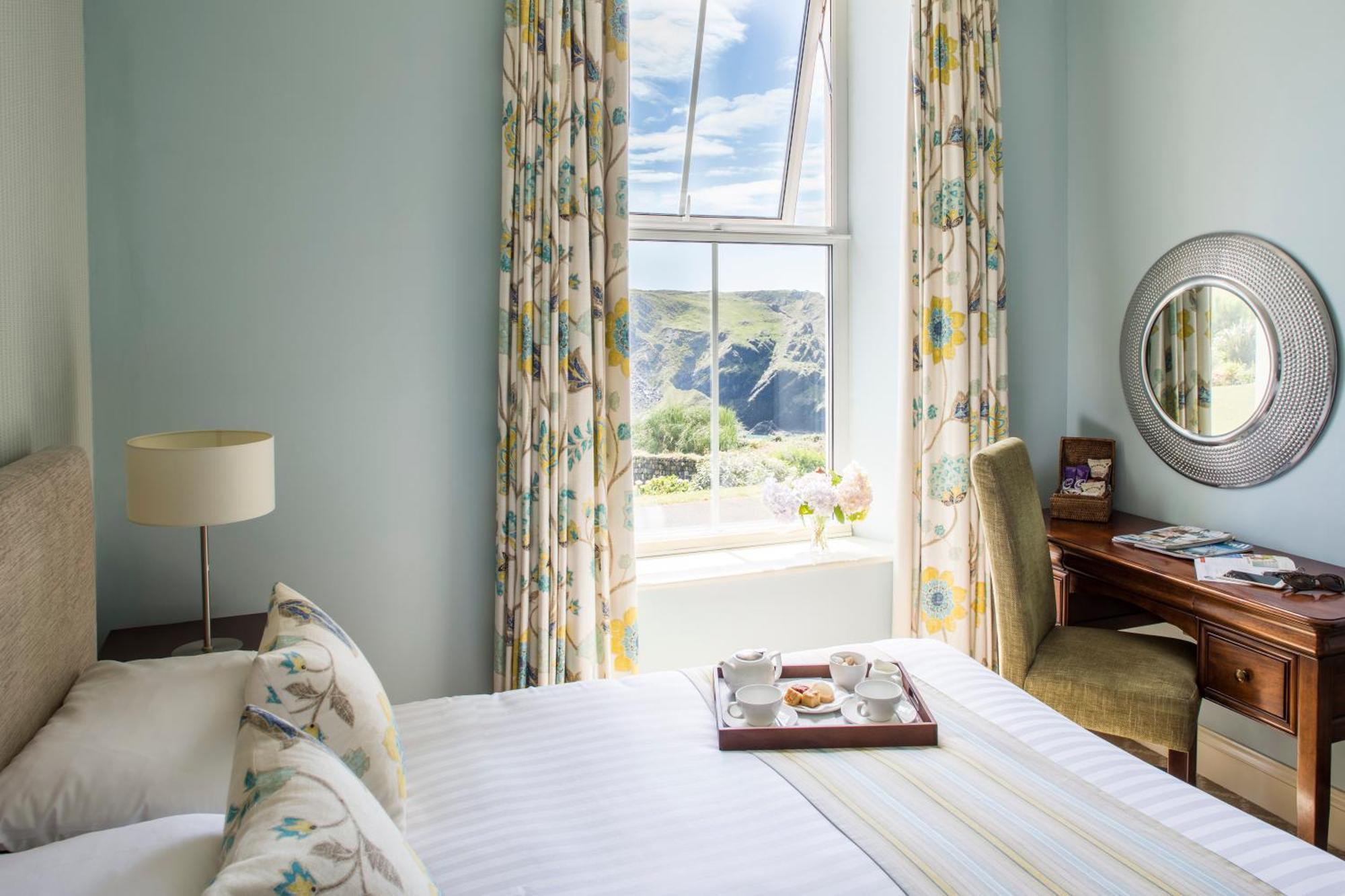 Double or Twin Room with Side Sea View