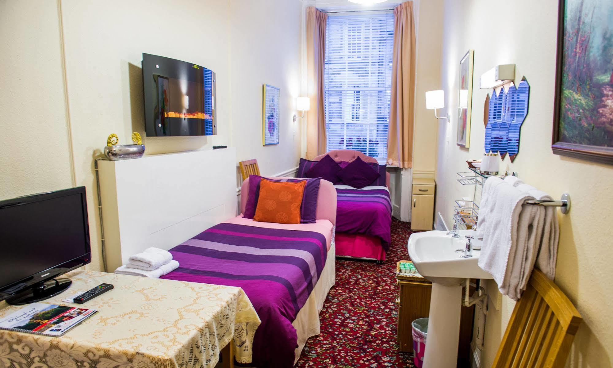 Habitación Familiar con baño compartido (4 adultos)