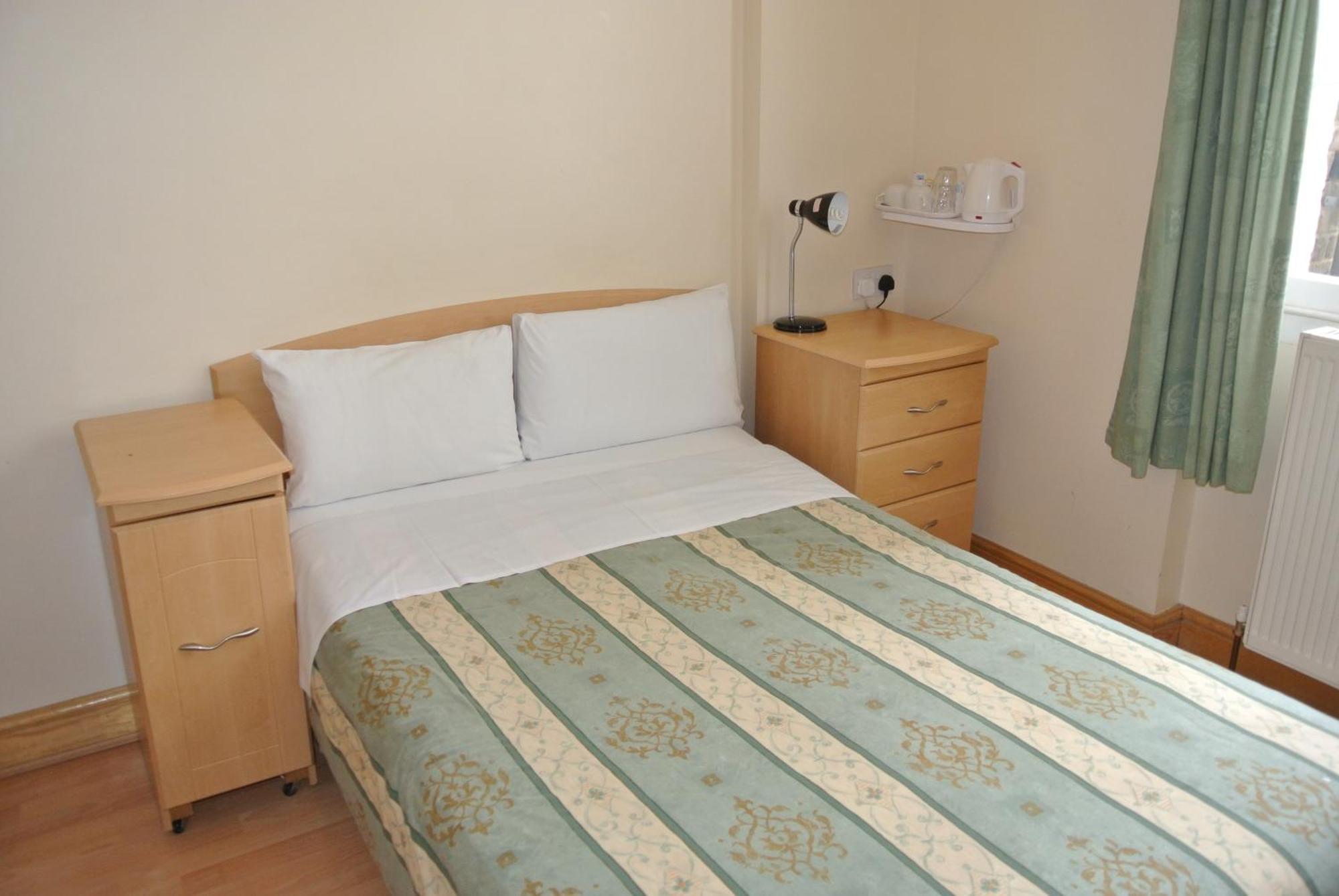 Quarto Duplo com Banheiro Compartilhado