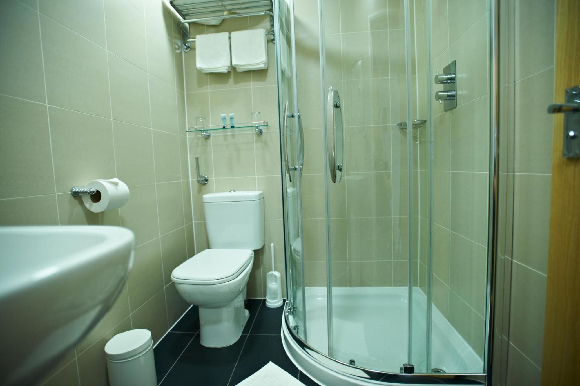Quarto Individual com Chuveiro