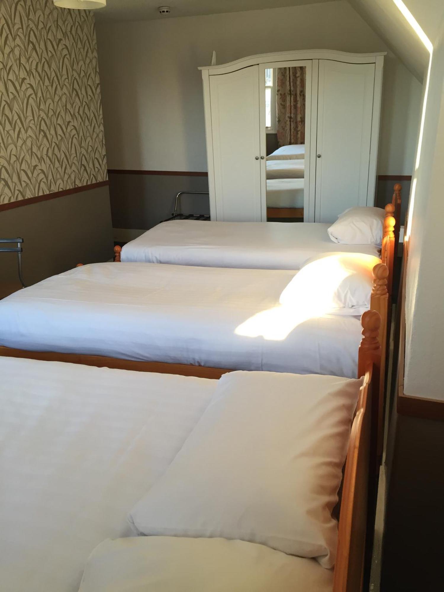 Quarto Família com Banheiro Compartilhado