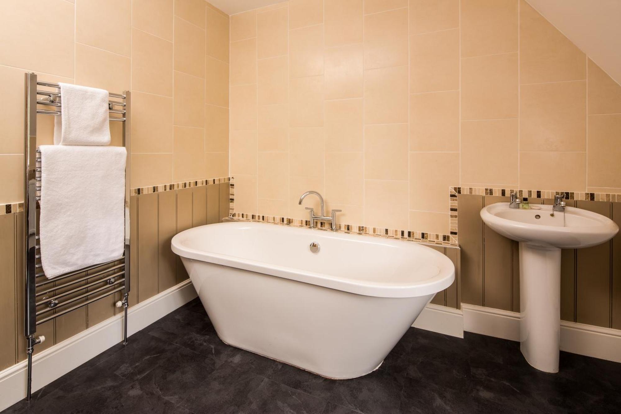 Standard Single Room,762436306:JPEG