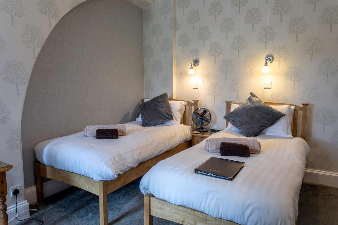Standard Twin Room with Mountain View