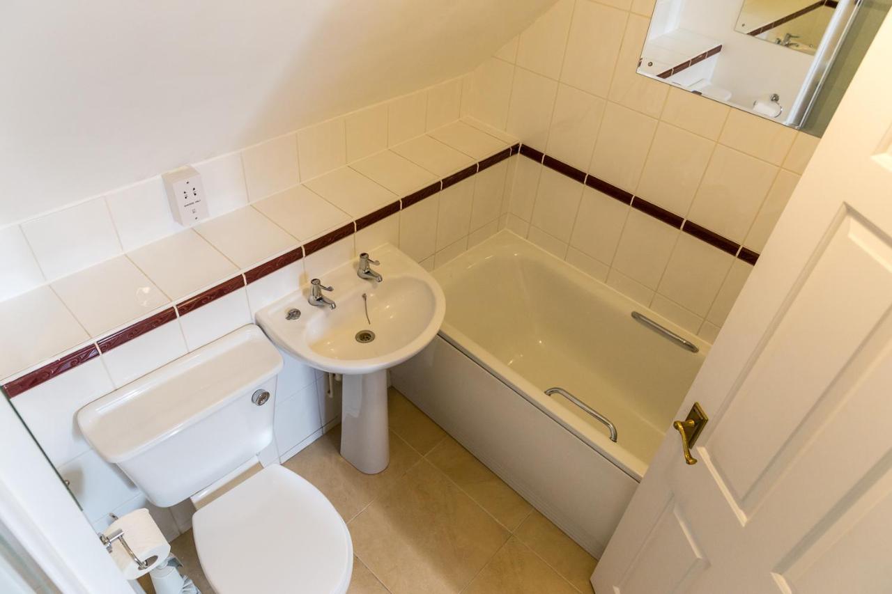 Luxury Two-Bedroom Apartment,738673033:JPEG