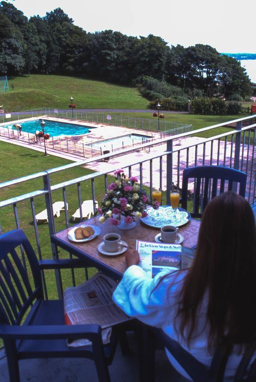 Family Room with Balcony,399114402:JPEG