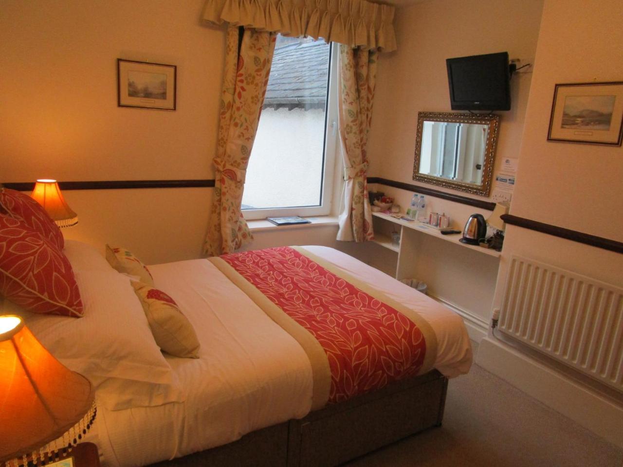 Cosy Double Room with En-Suite Shower,757558312:JPEG