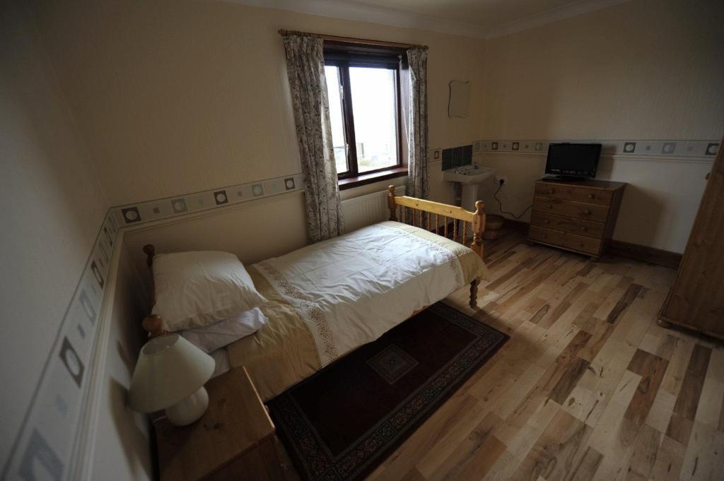 Twin Room with Sea View - Shared Bathroom