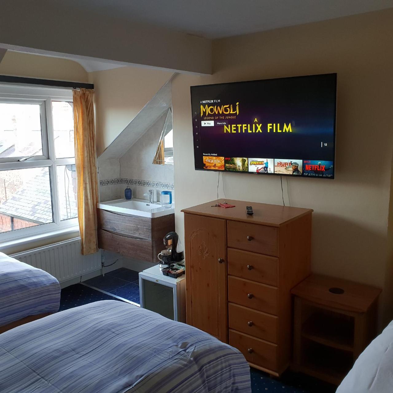 Chambre Triple avec Salle de Bains Commune