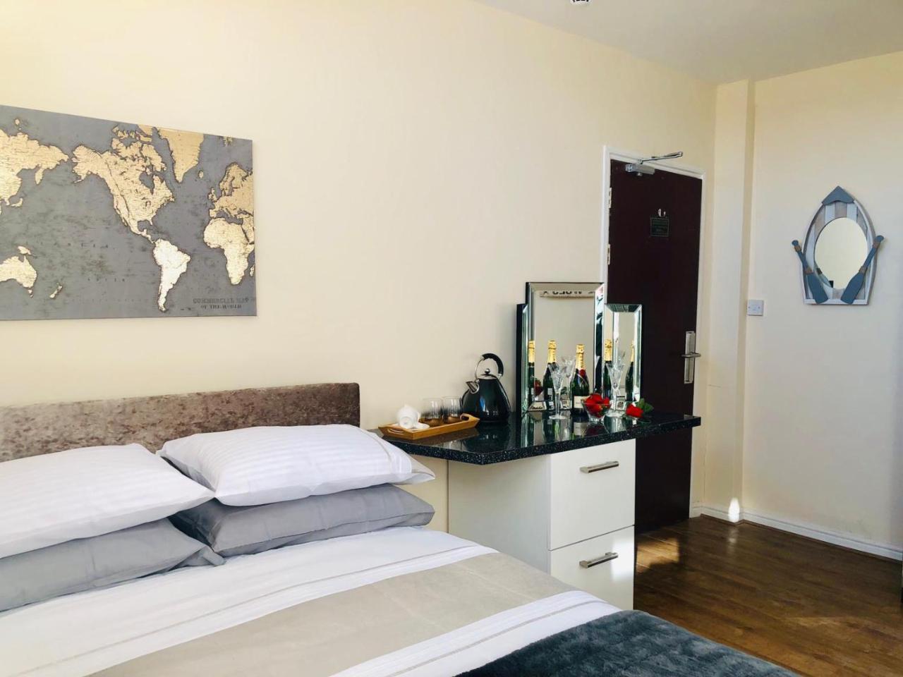 Deluxe Double Room,763510690:JPEG