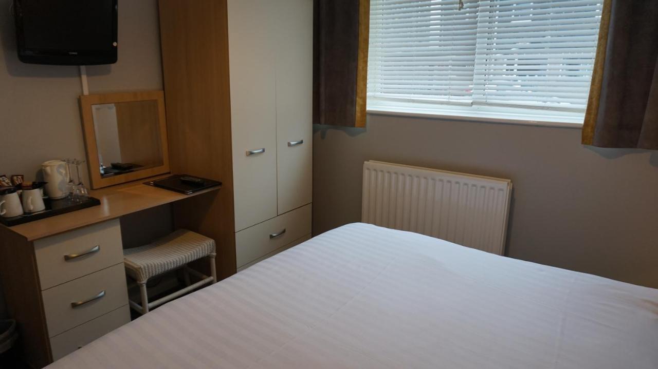 Super King or Twin Room with Shower,769565989:JPEG