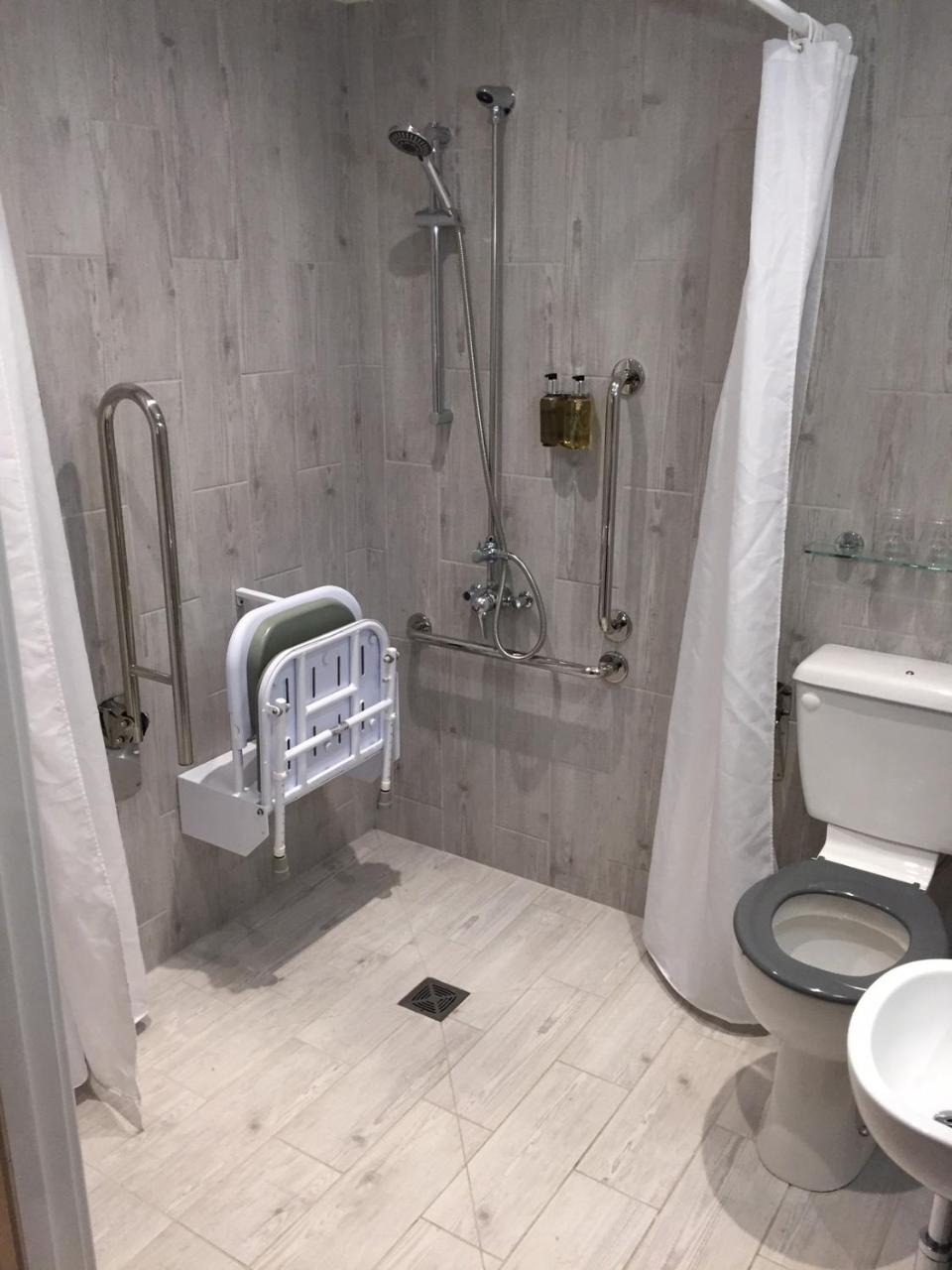 Accessible room,770221420:JPEG