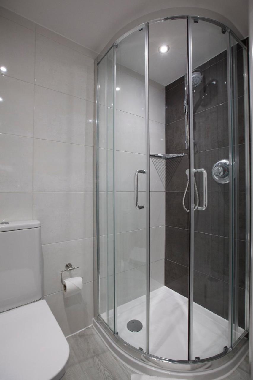 Habitación Individual con baño privado independiente