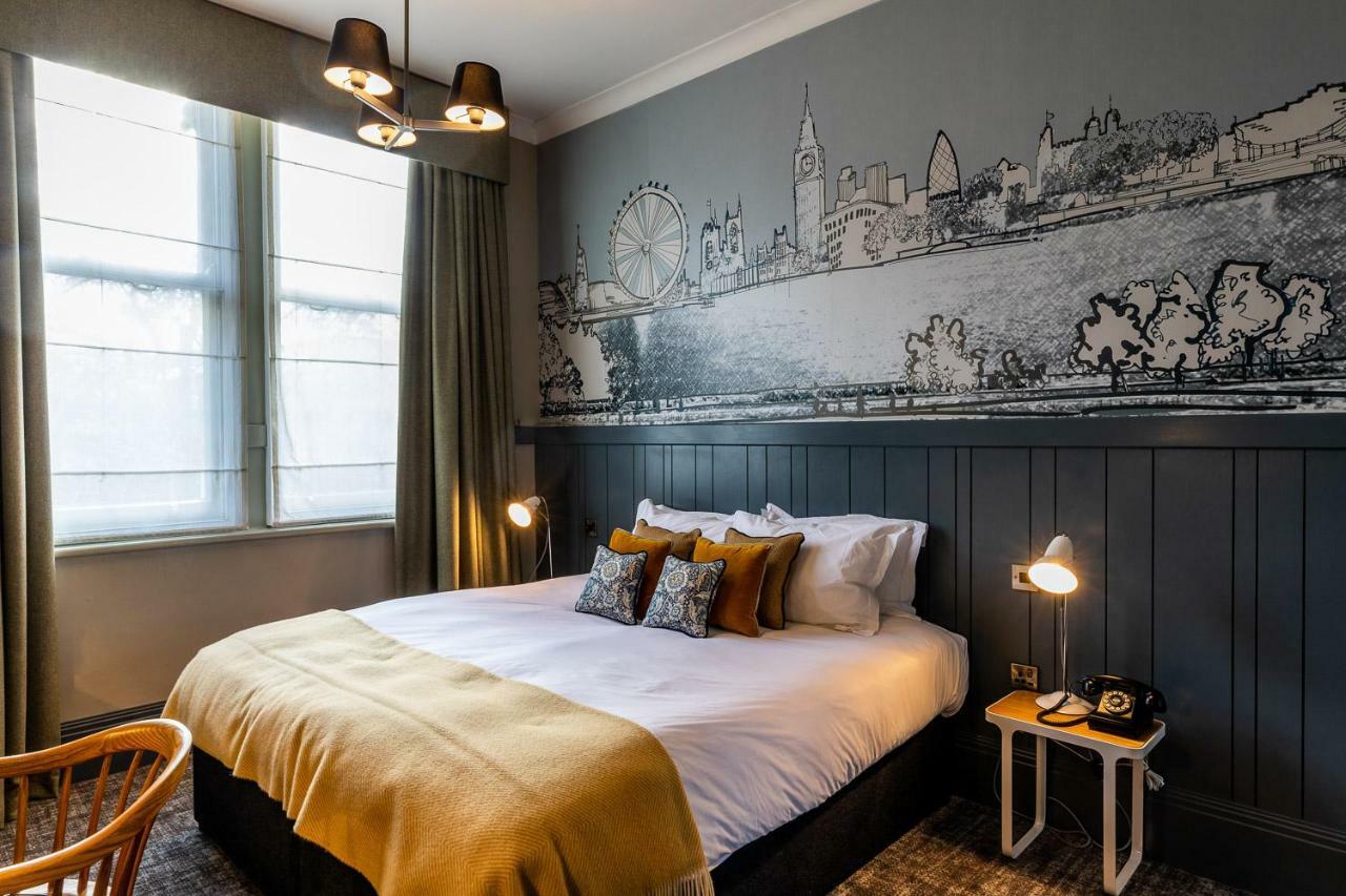 Suite,835461404:JPEG