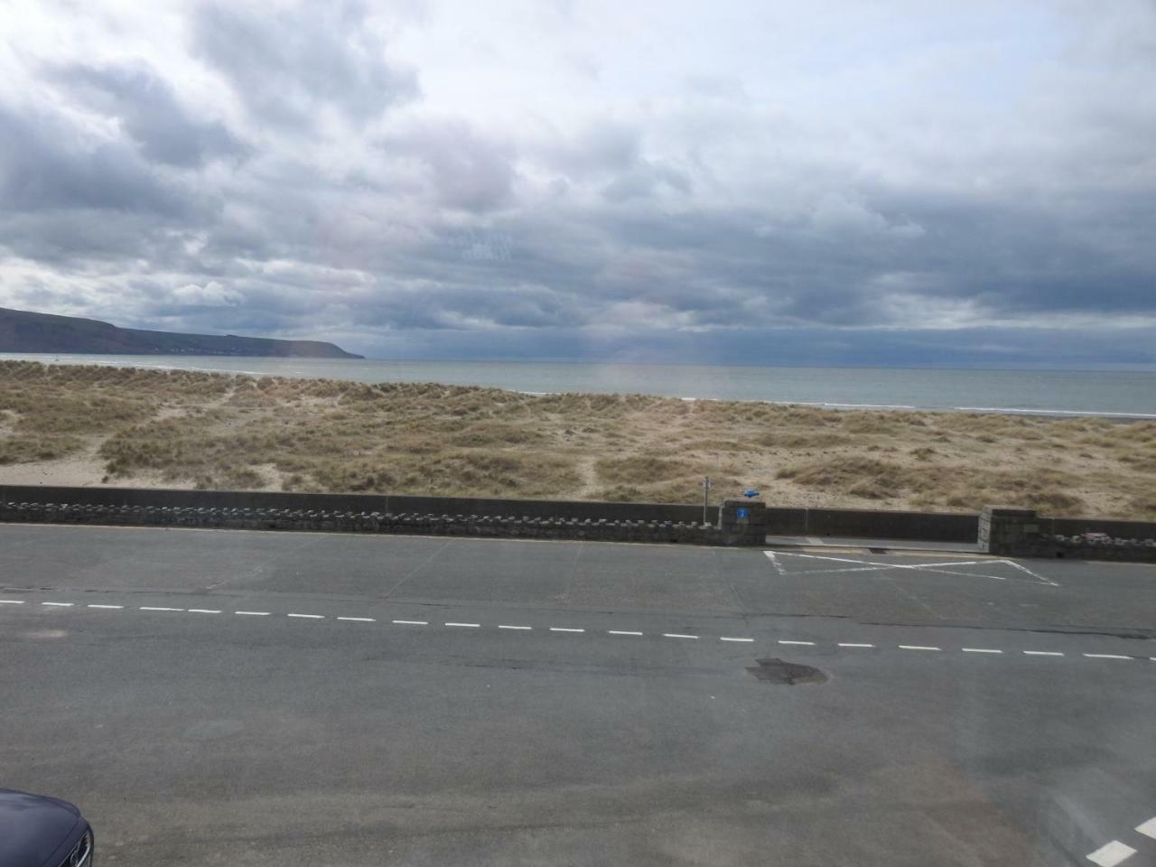 8.Family Room with Shower,780412752:JPEG