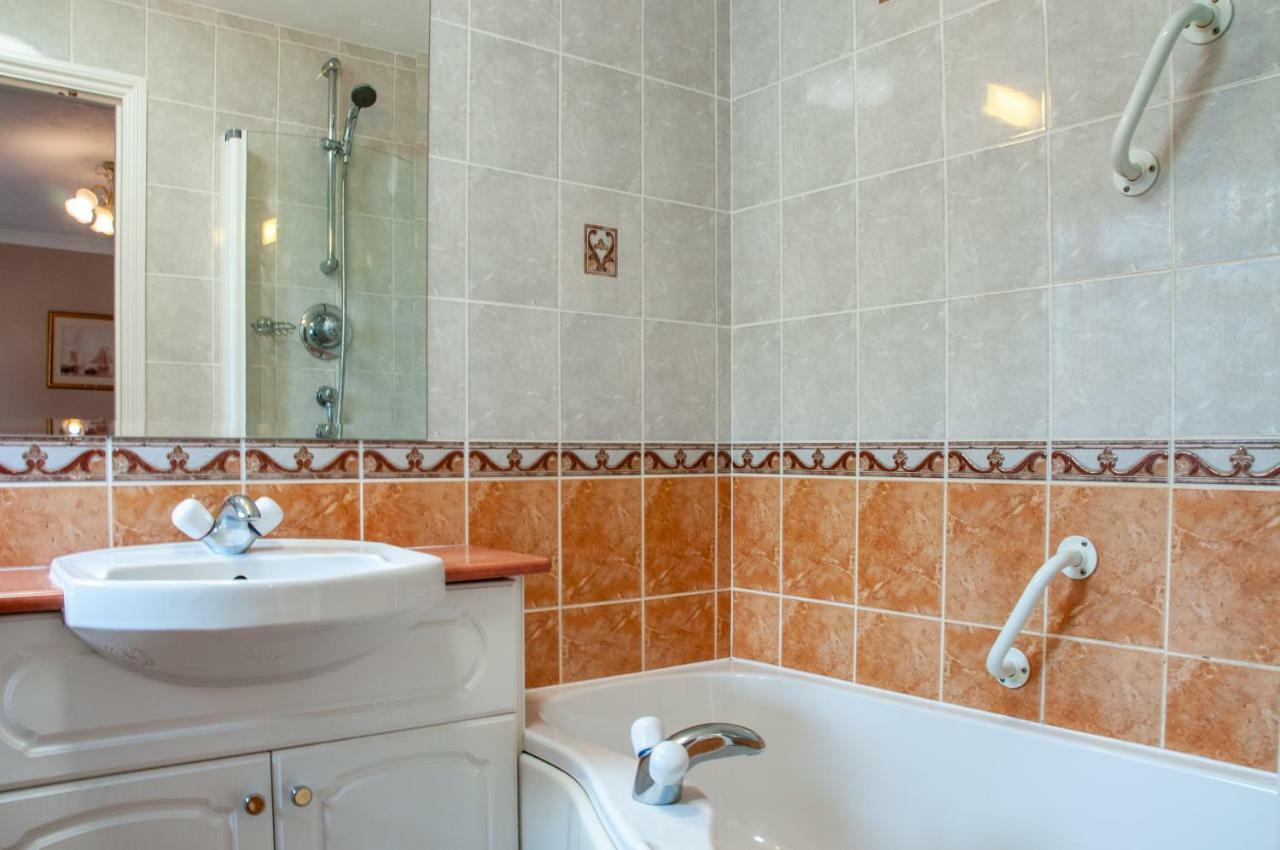 Double Room,784177125:JPEG