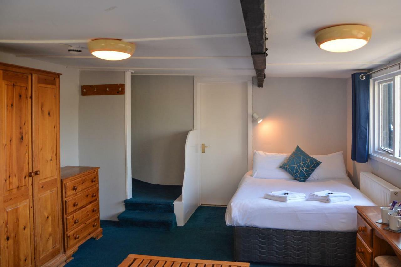 Family Room with Private Bathroom,789423216:JPEG