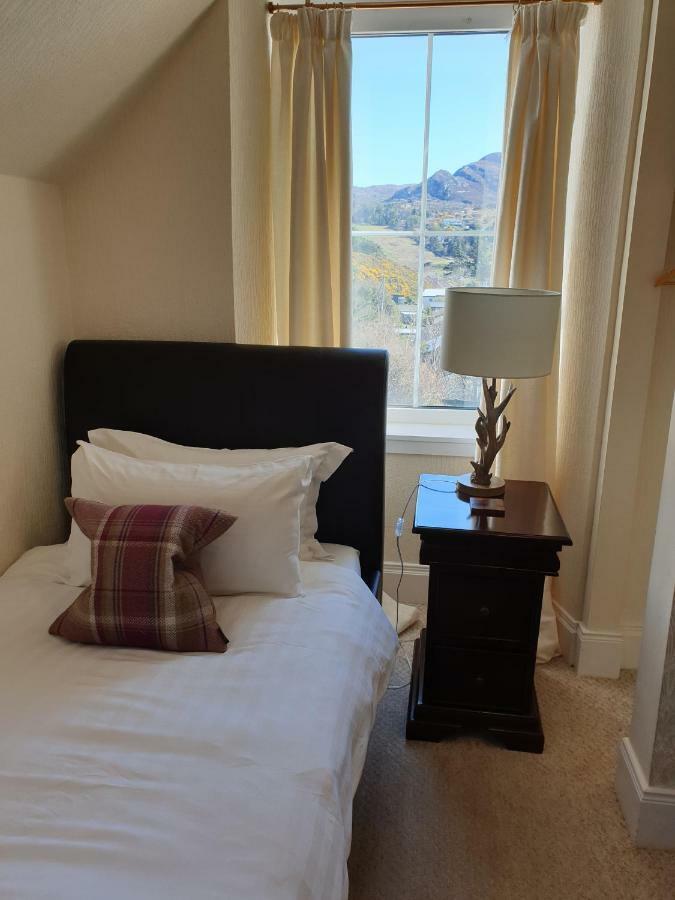 Standard Single Room with Shower,790963332:JPEG