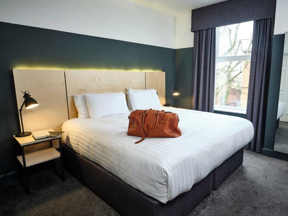 Chambre Lit King-Size à Tarif Réduit (Située Directement Au-Dessus du Bar)