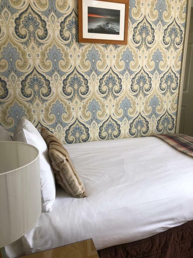 Single Room,815462447:JPEG