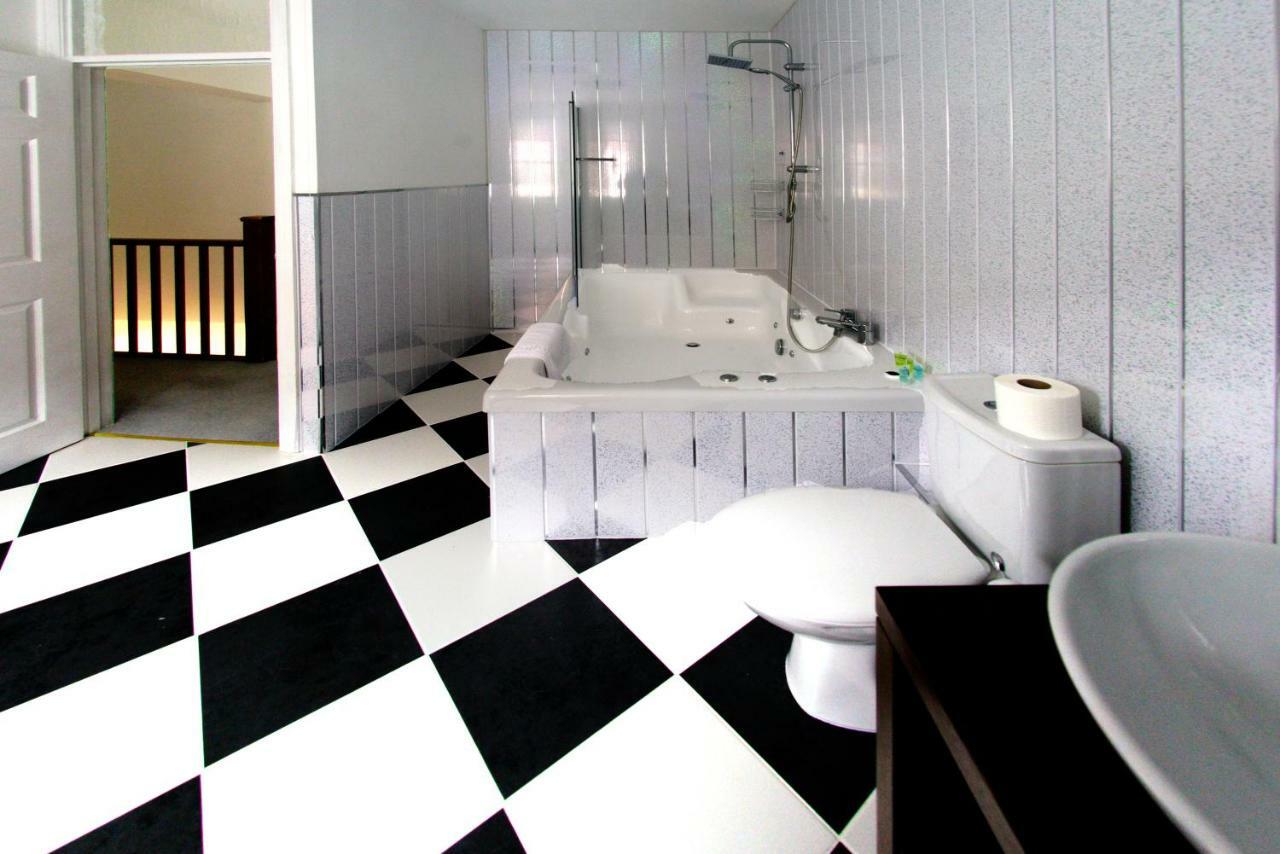 Suite,816000476:JPEG