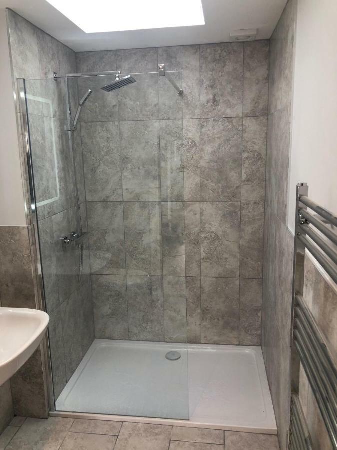 Apartment with Shower