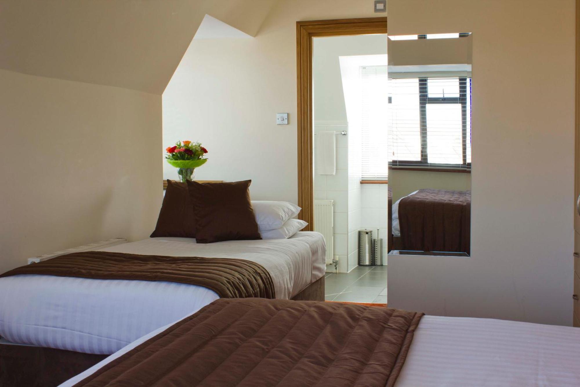 Deluxe Family Room,1416092901:JPEG