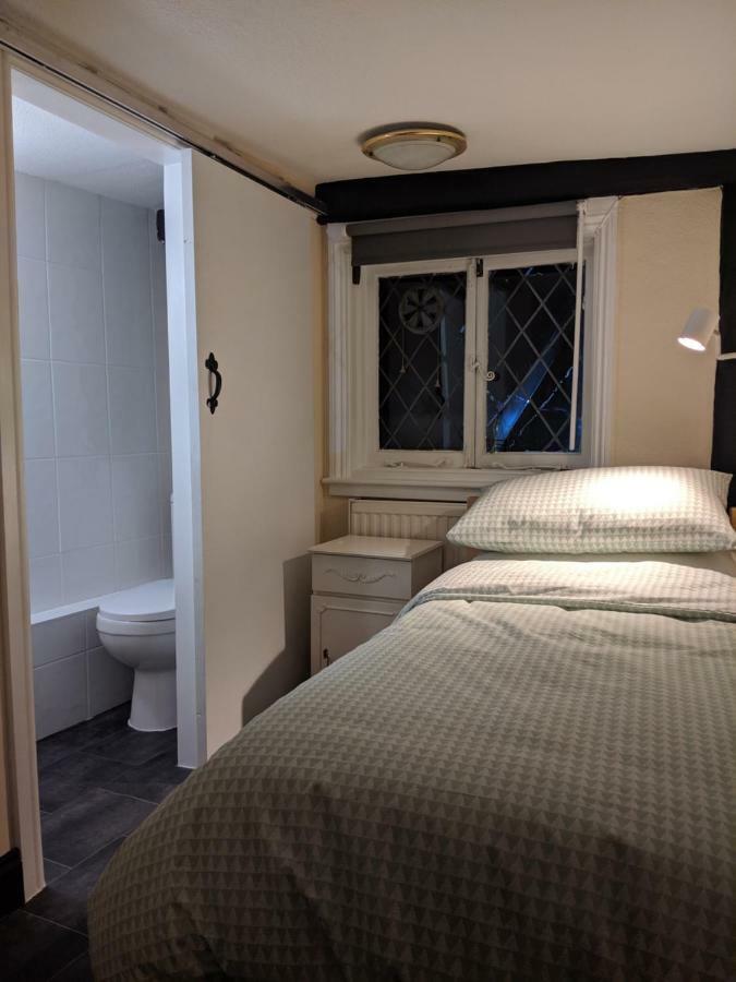 Small Single Room,839026754:JPEG