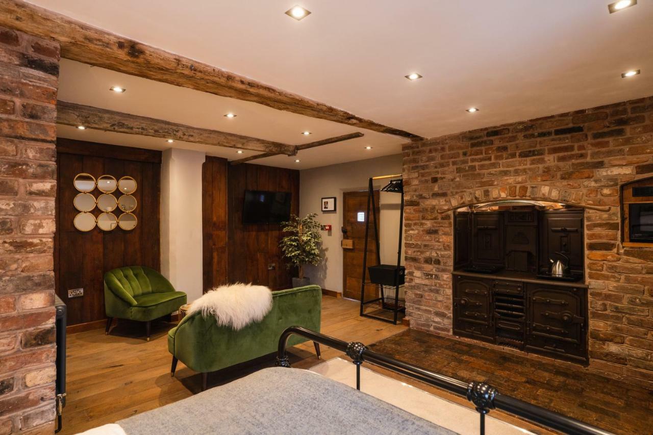 Deluxe Studio