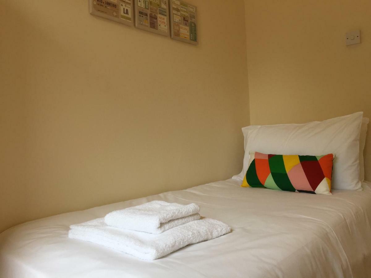 Chambre Lits Jumeaux avec Salle de Bains Commune