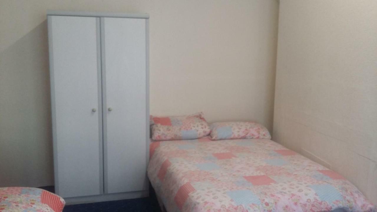 Family Room with Shared Bathroom,864002234:JPEG