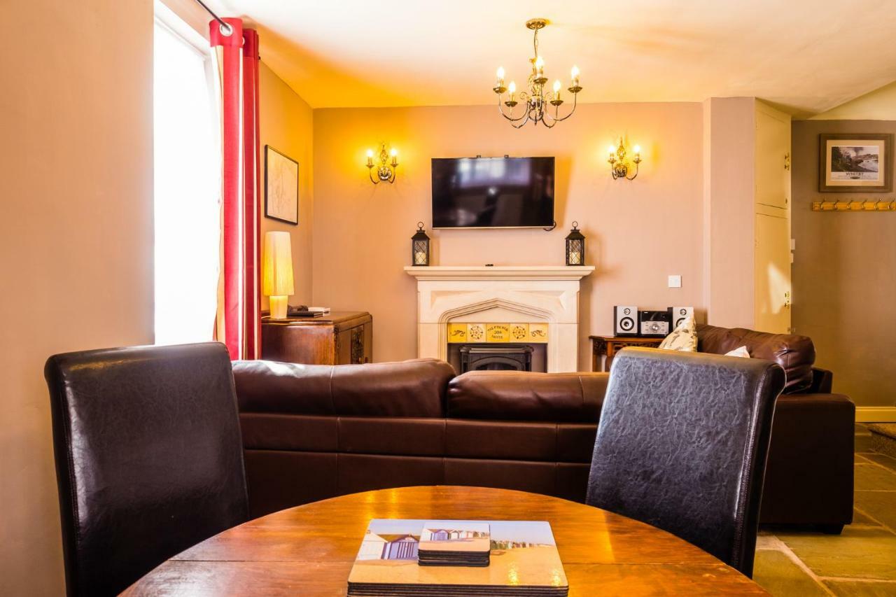 Two-Bedroom House,872430986:JPEG