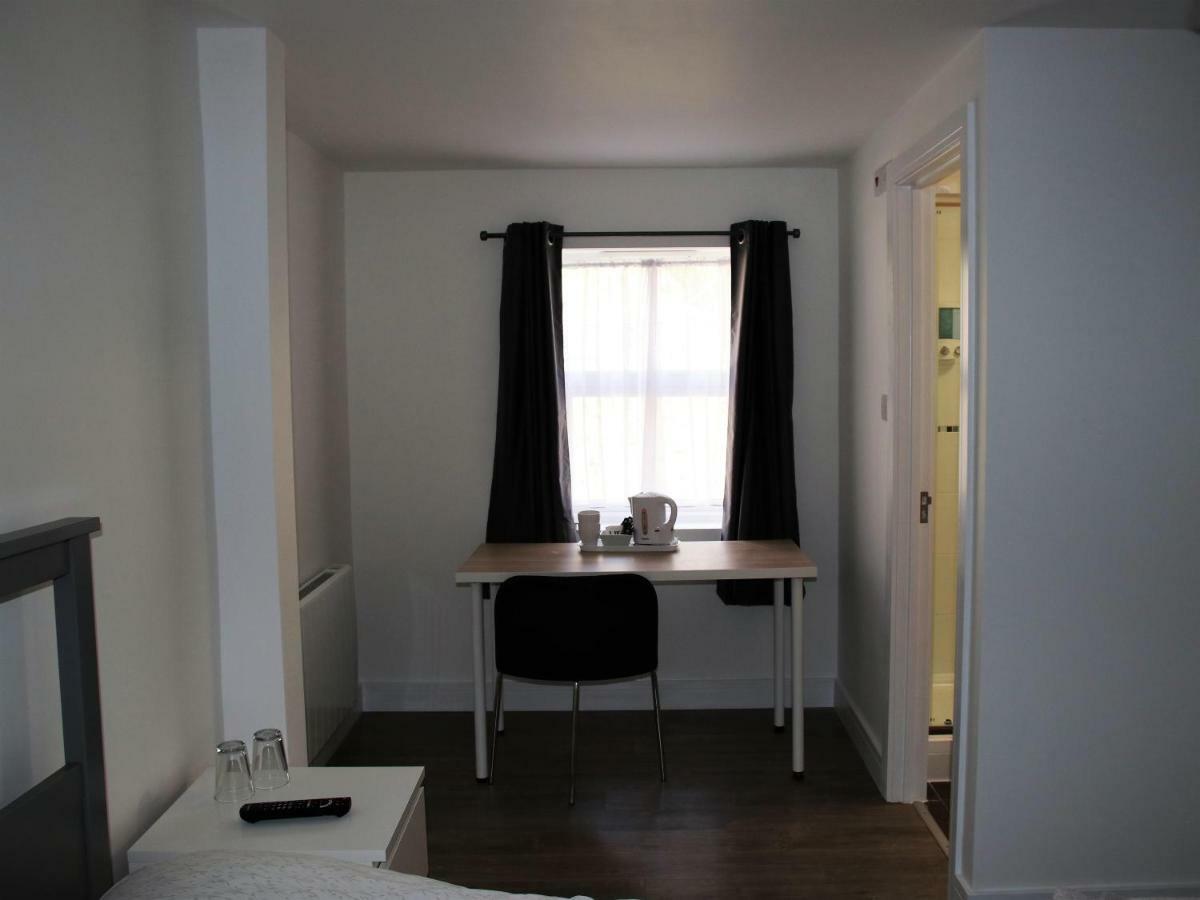 Deluxe Double Room Shower