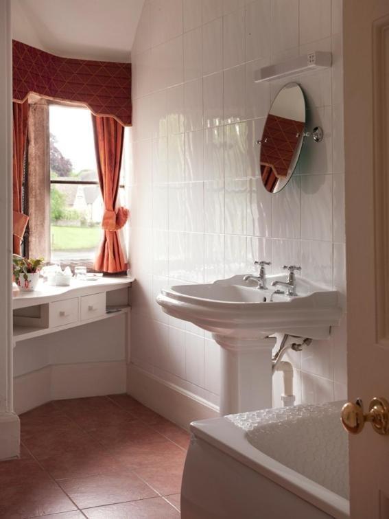 Family Room,11704309:JPEG