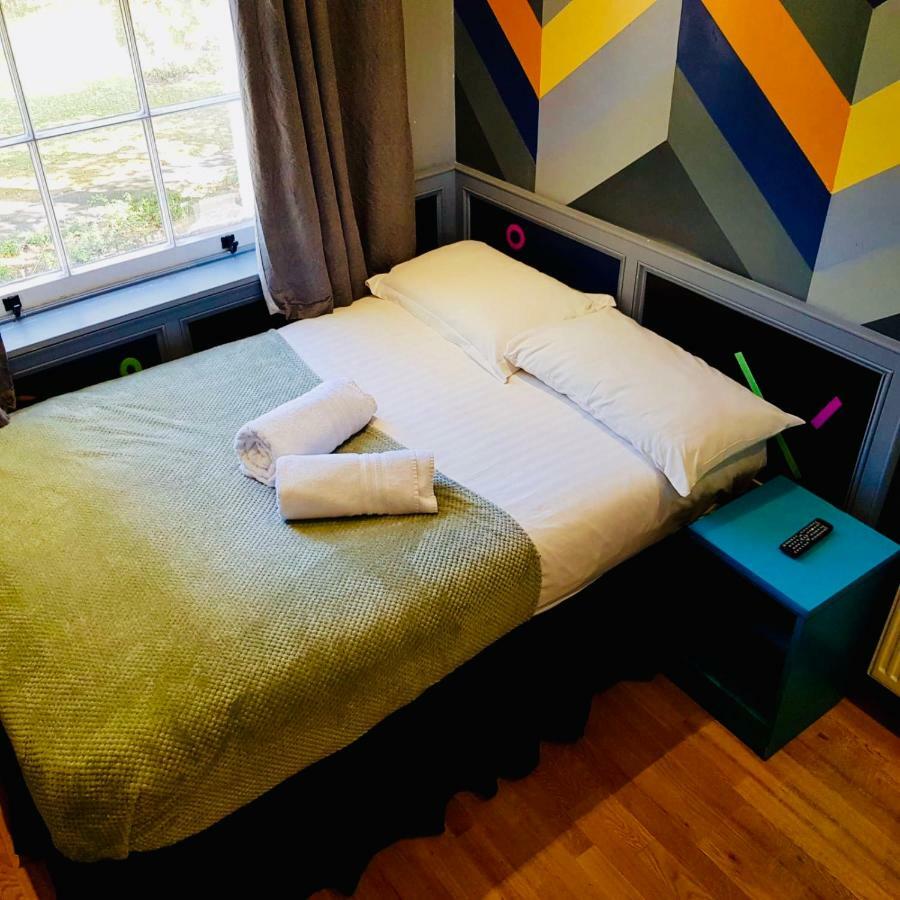 Small Double Room with Shared Bathroom