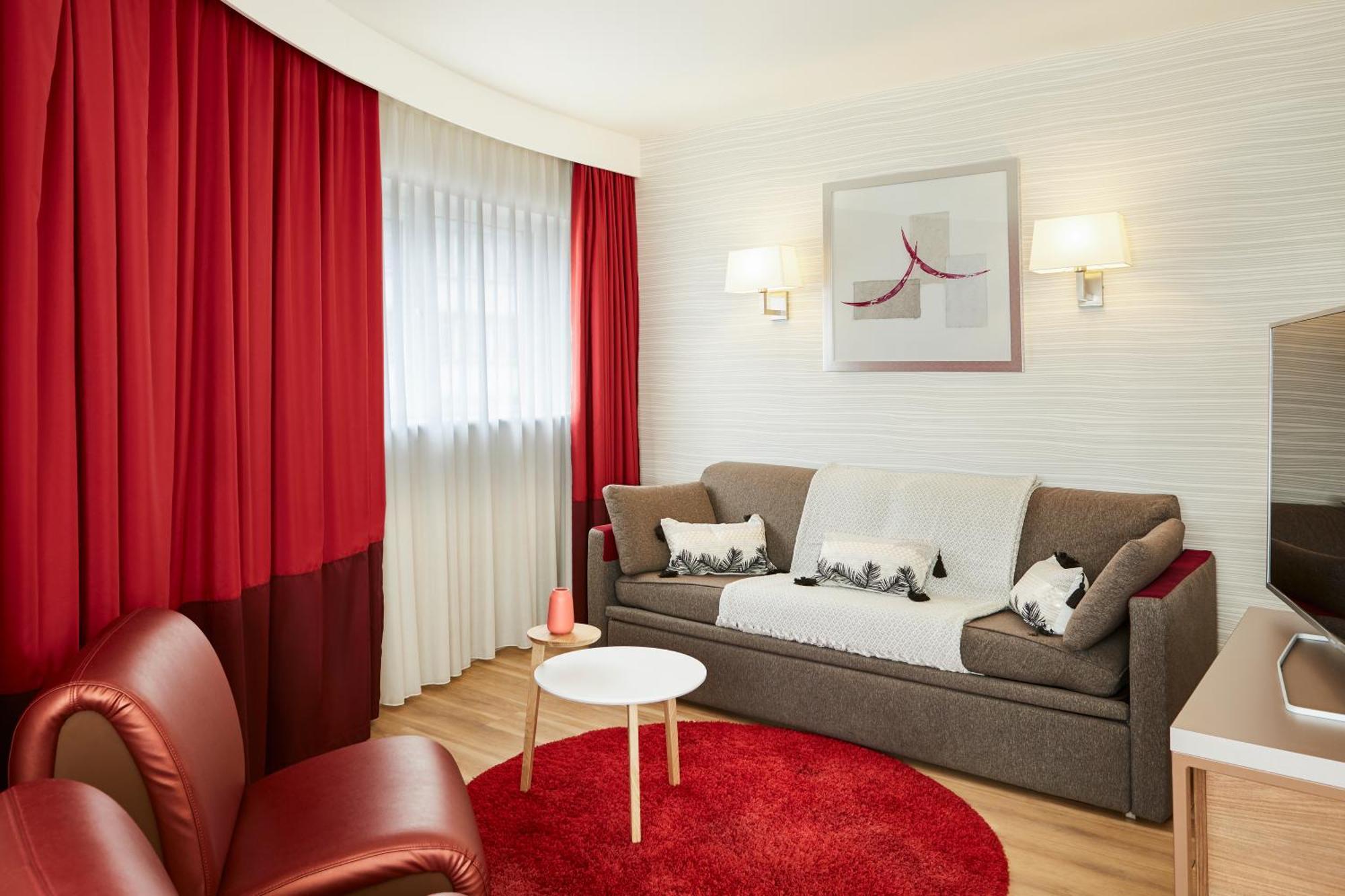 Large Superior One-Bedroom Apartment,888556210:JPEG