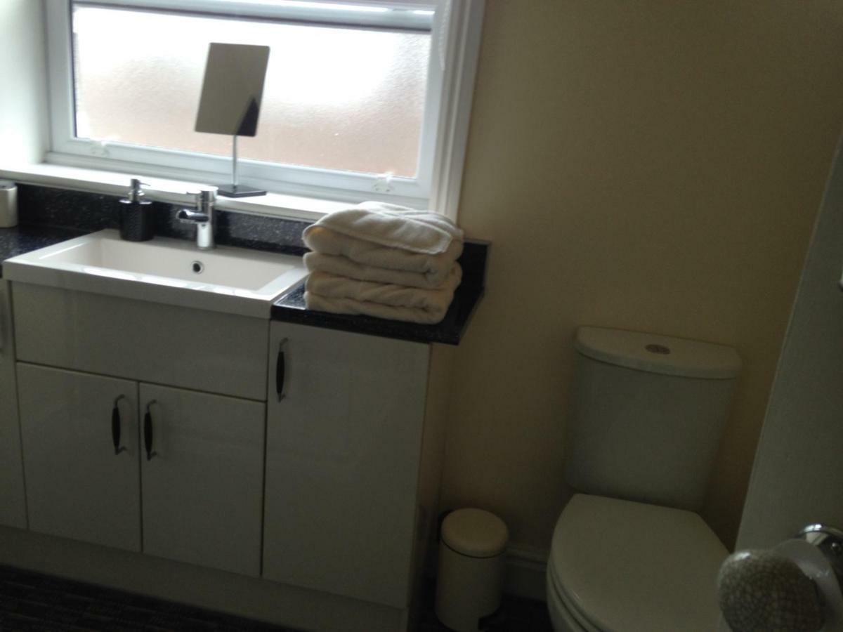 Double Room Private Bathroom,1377707525:JPEG