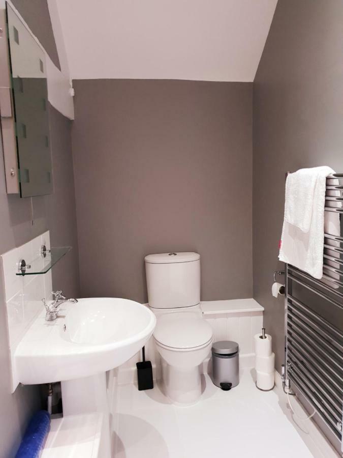 Small Double Room,891814171:JPEG