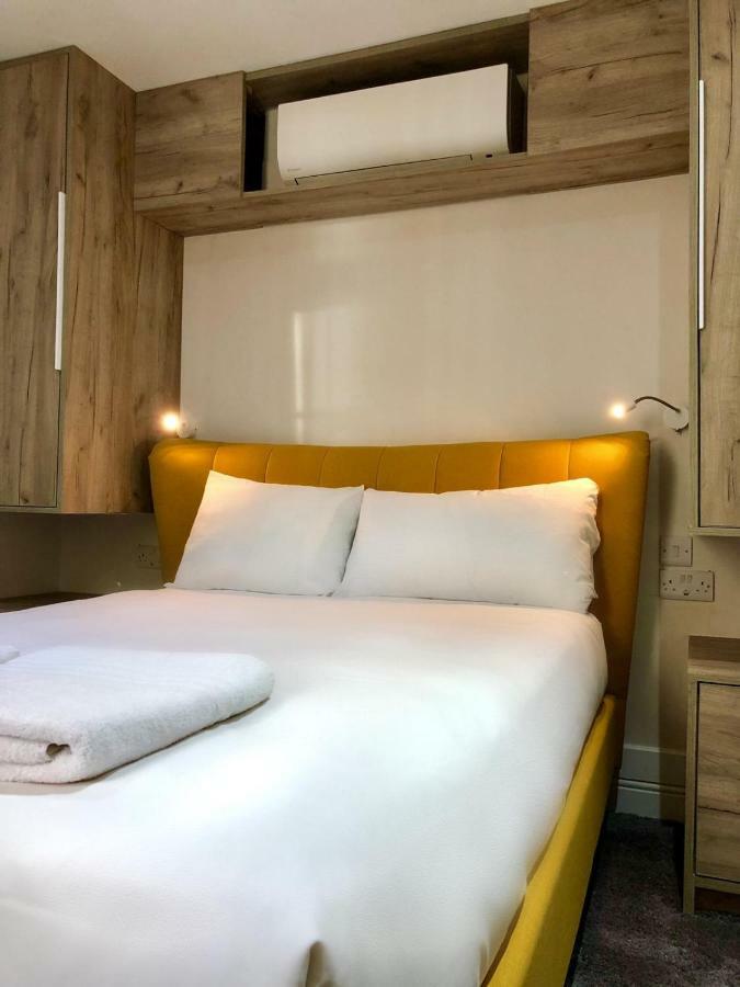 Studio,908800765:JPEG