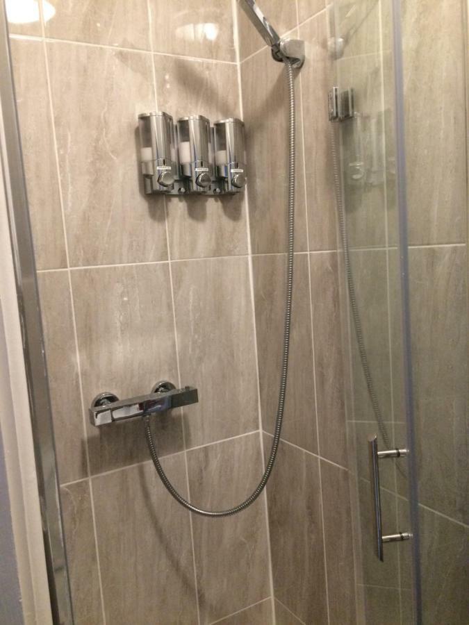 Deluxe Double Room Shower,913122076:JPEG