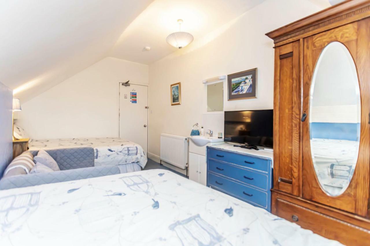 Triple Room with Shared Bathroom,909916261:JPEG